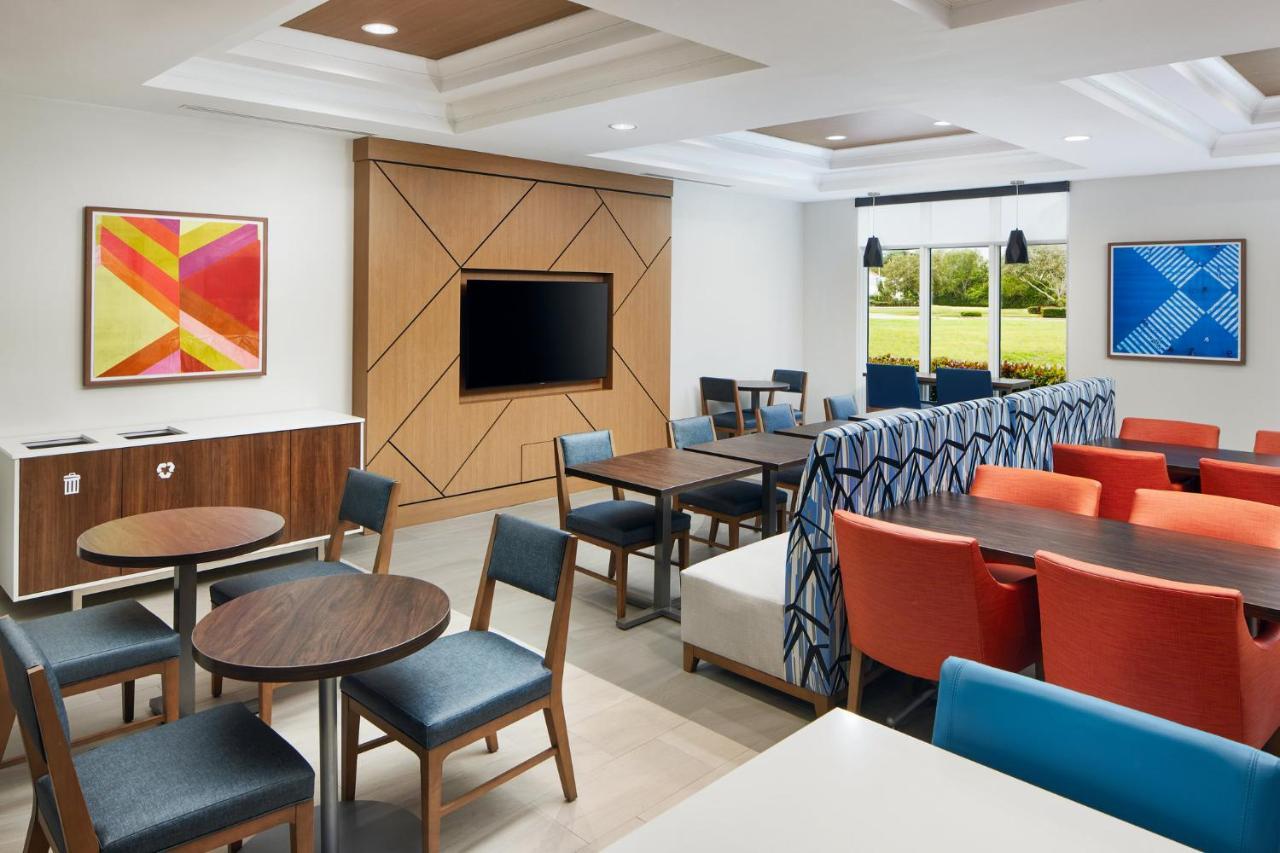Holiday Inn Express Hotel & Suites Port St. Lucie West By Ihg Exteriör bild