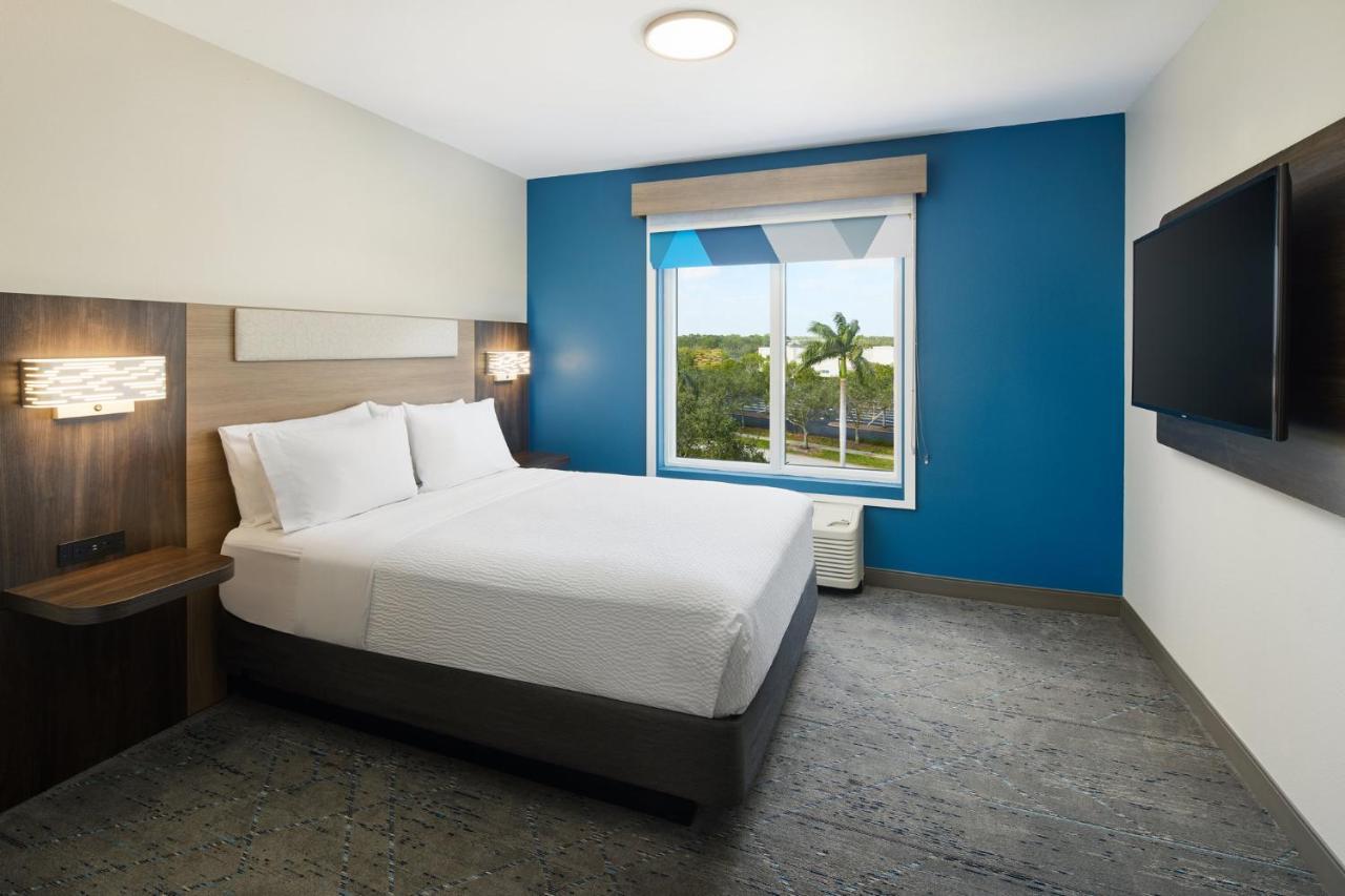 Holiday Inn Express Hotel & Suites Port St. Lucie West By Ihg Exteriör bild